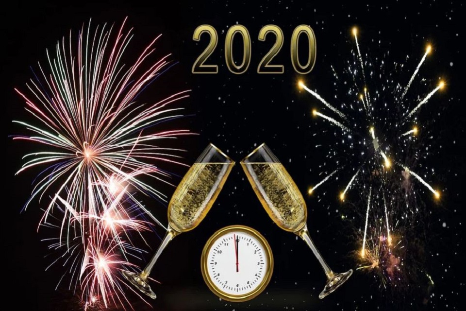 Feliz 2020 com champanhe e fogos de artifício